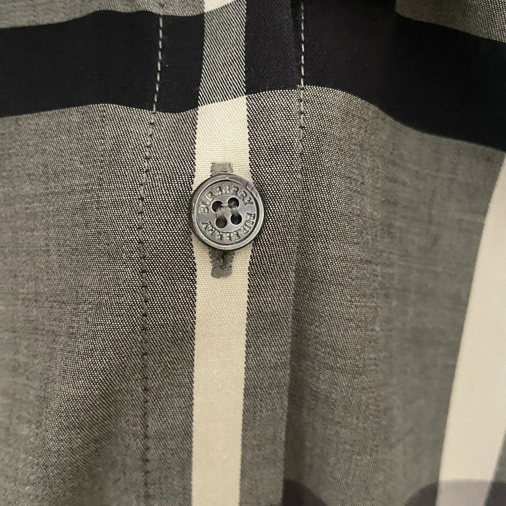 Burberry Button down - Picture 5 of 5
